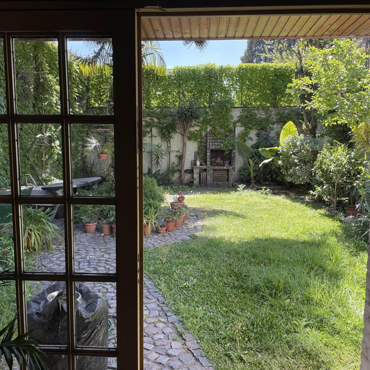 Casa en Venta en Floresta con Jardin y Cochera Lote Propio 5