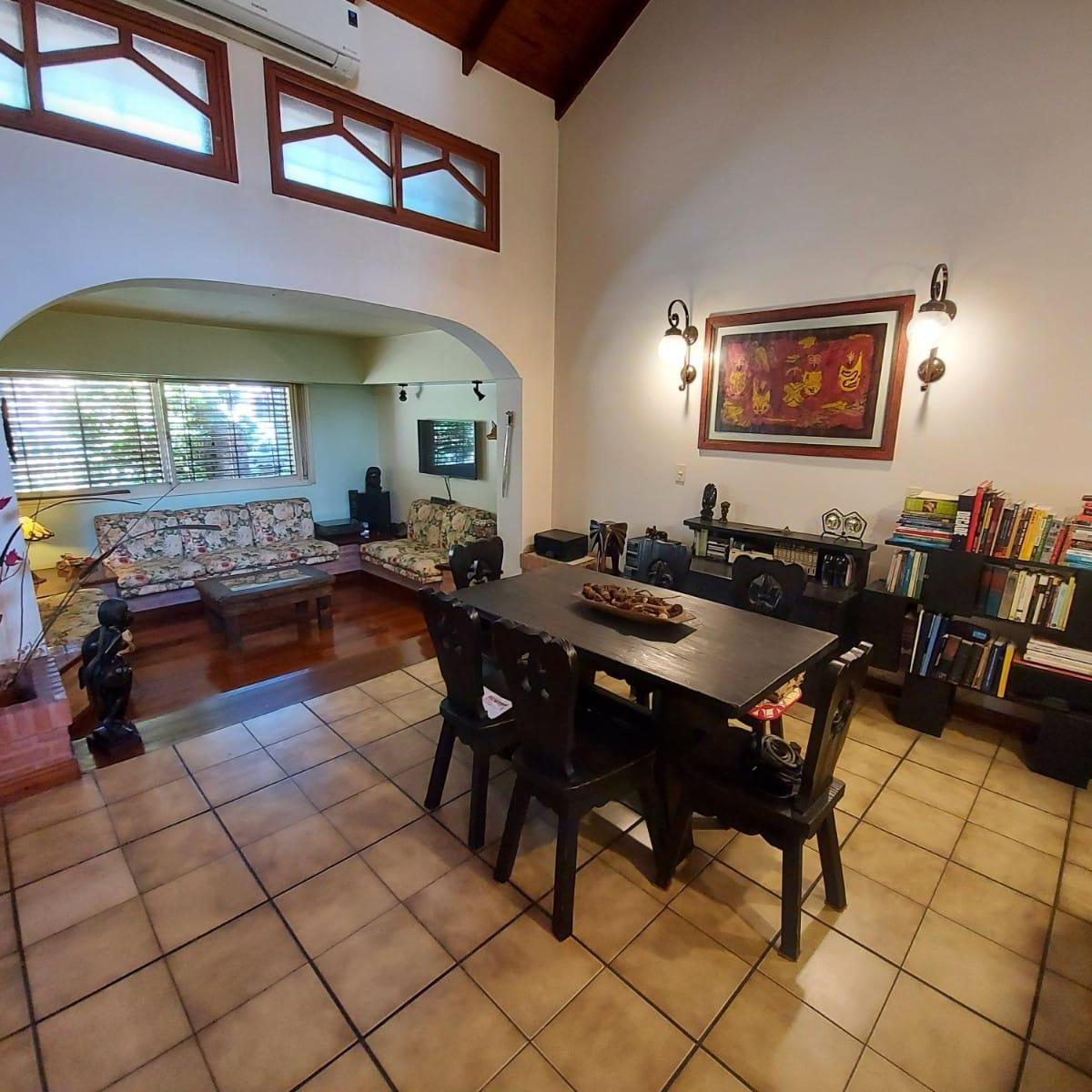 Casa en Venta en Floresta con Jardin y Cochera Lote Propio 1