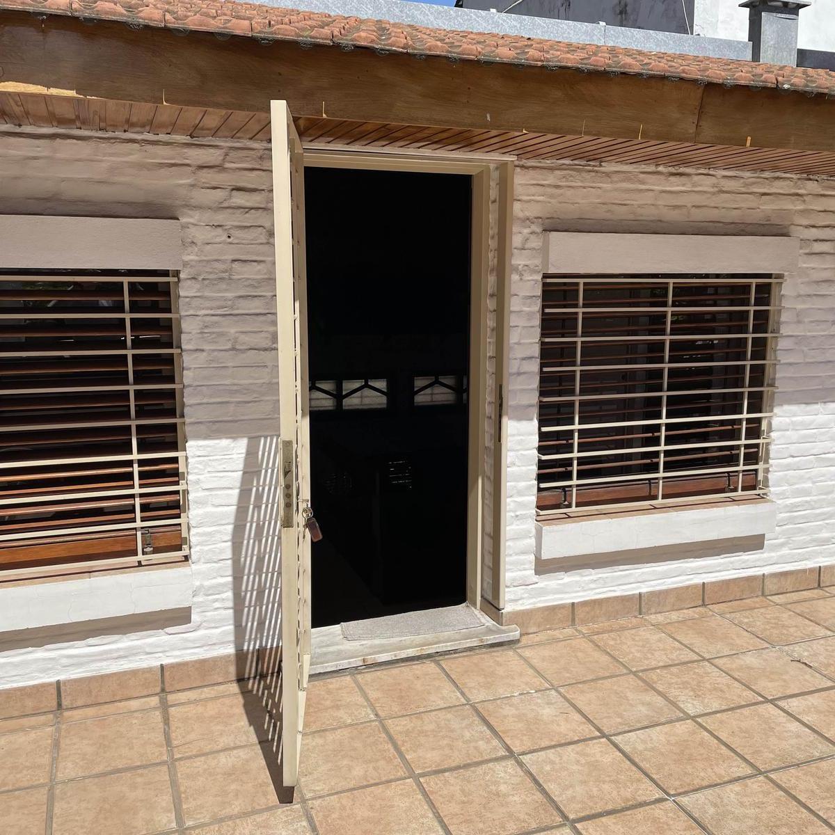 Casa en Venta en Floresta con Jardin y Cochera Lote Propio 5