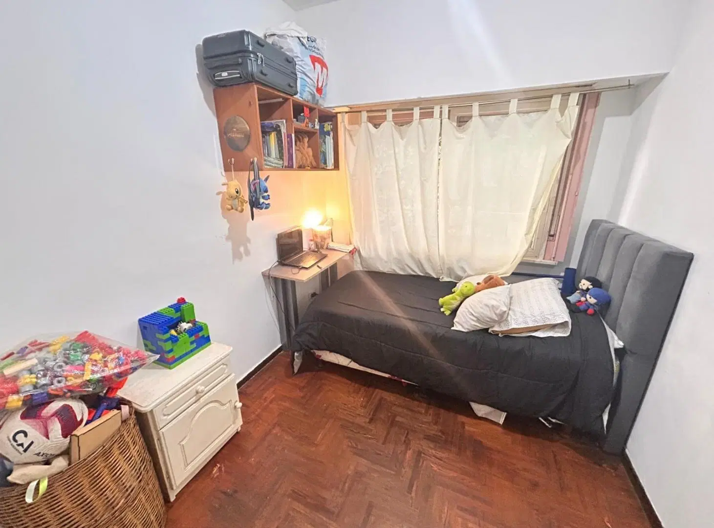 Departamento 3 ambientes con balcon al frente primer piso por escalera 2