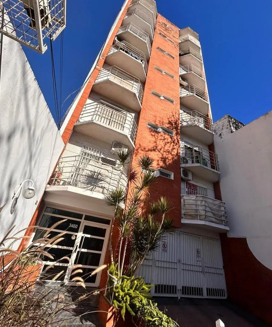 Departamento 1 AMB 1/2 con balcon a la calle - Centro de Santos Lugares 2