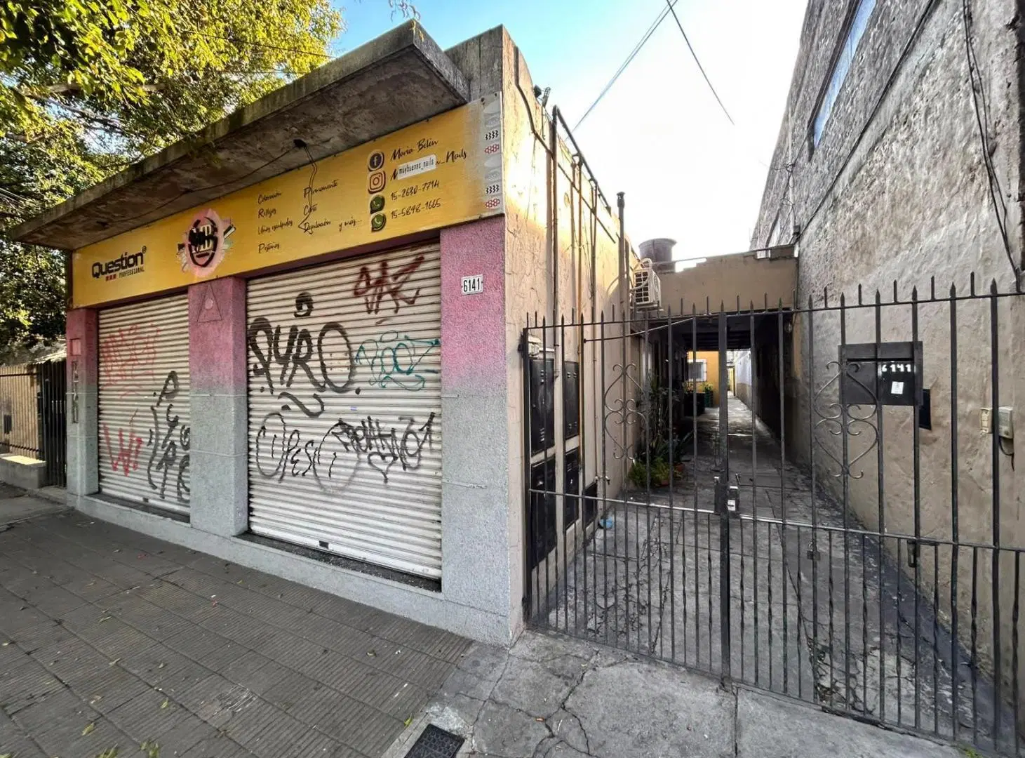 PH 3 AMB con 2 locales sobre Av. Juan D. Peron 2