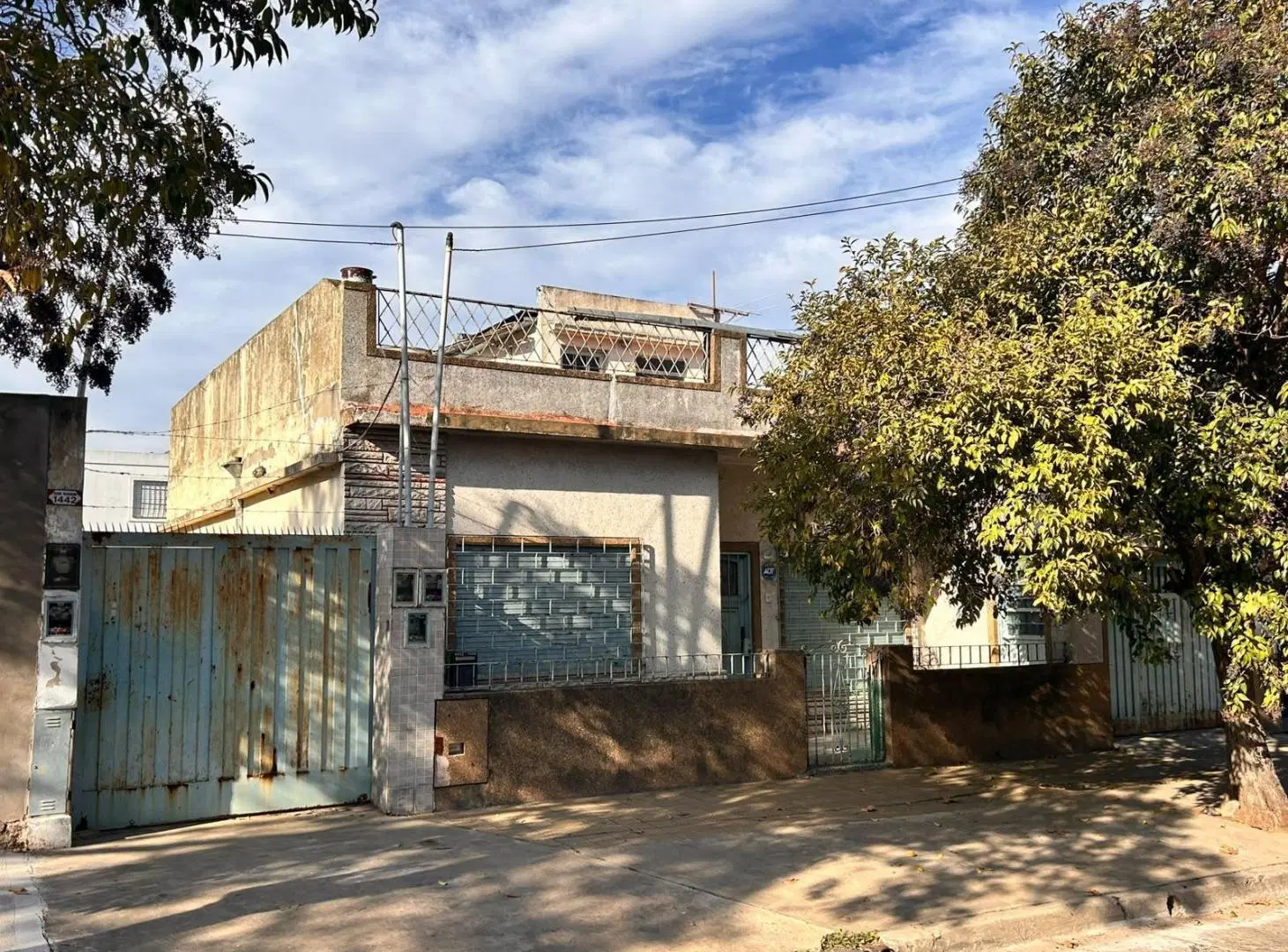 Venta en bloque Casa 3 ambientes con cochera al frente y 4 duplex de 3 ambientes al fondo 5