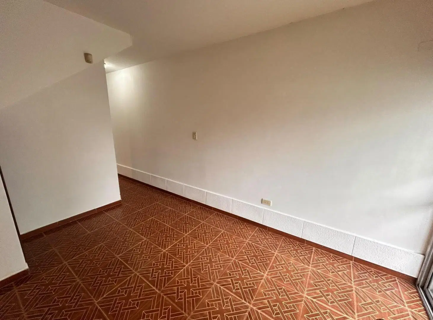 Venta en bloque Casa 3 ambientes con cochera al frente y 4 duplex de 3 ambientes al fondo 5