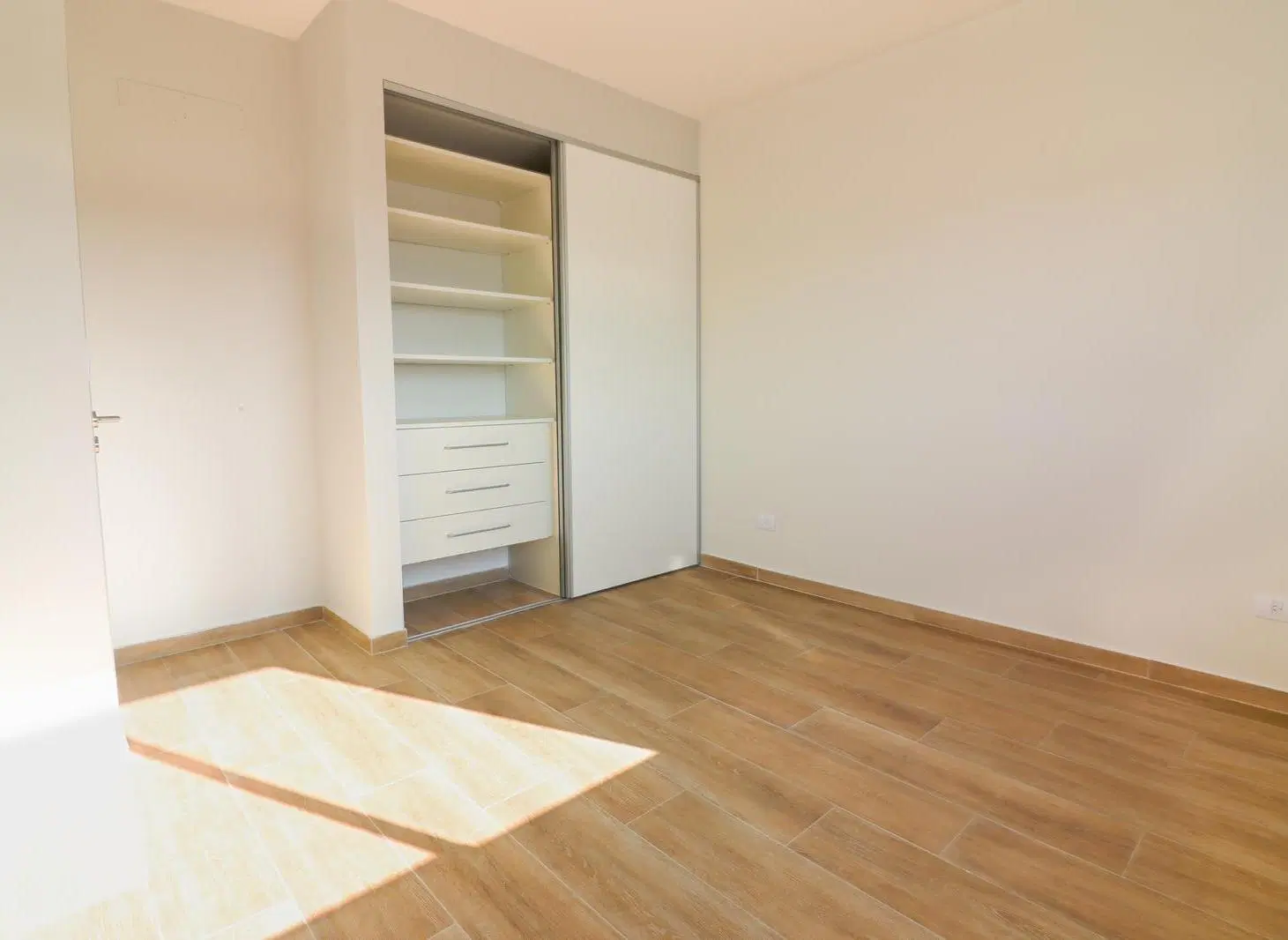 Excelente departamento 3 ambientes a estrenar al frente en Villa Ballester 5