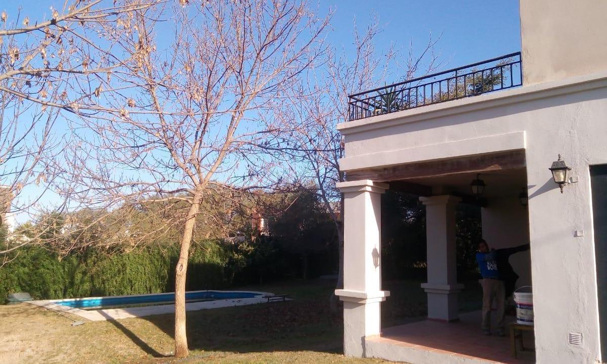 CASA A LA VENTA EN BARRIO CUMBRES - VILLA ALLENDE
