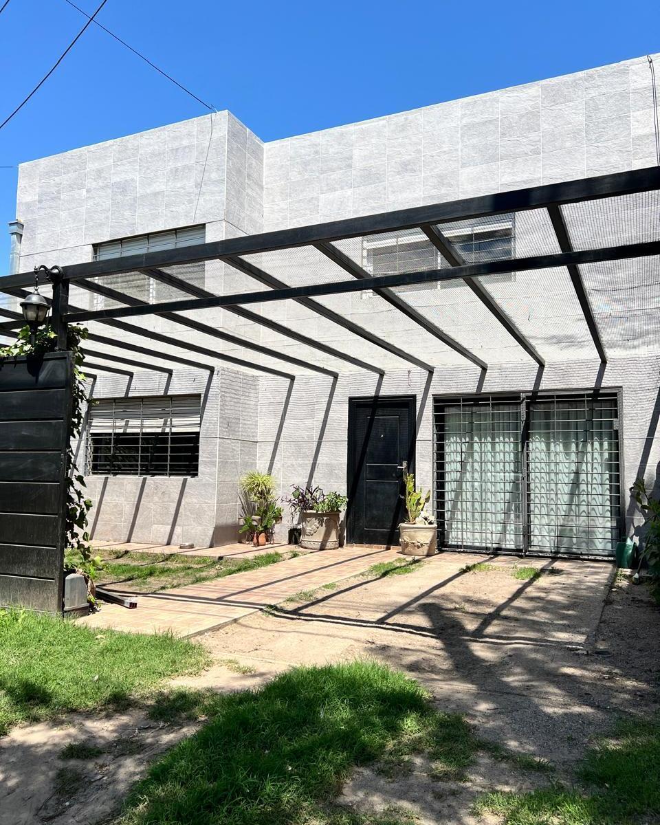 CASA A LA VENTA EN VILLA ALLENDE – BARRIO LOMAS ESTE