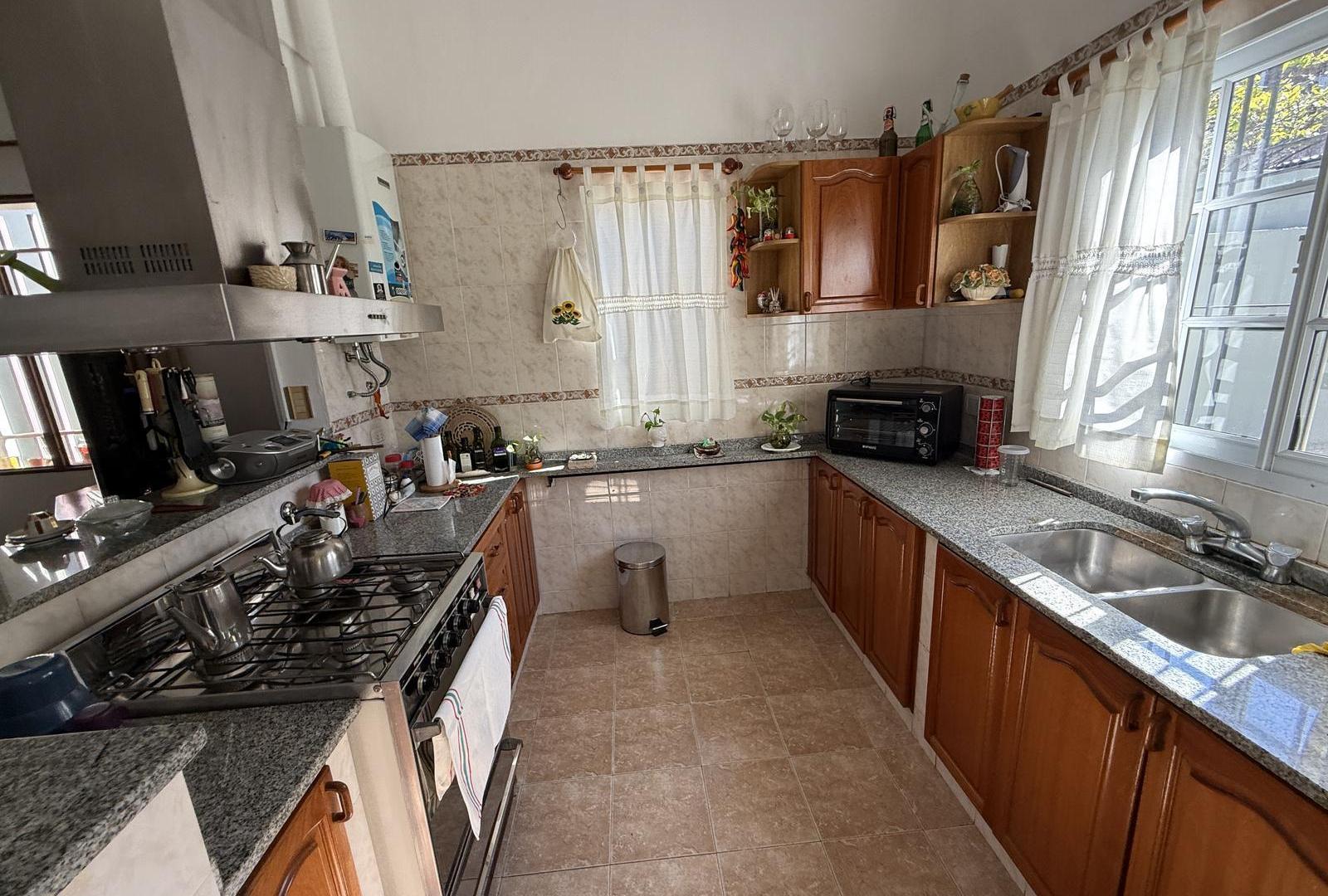 Casa en venta 3 dormitorios con jardín - La florida