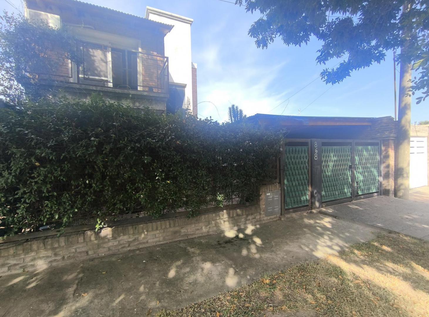 Casa 4 dormitorios con pileta en venta - Ricardone