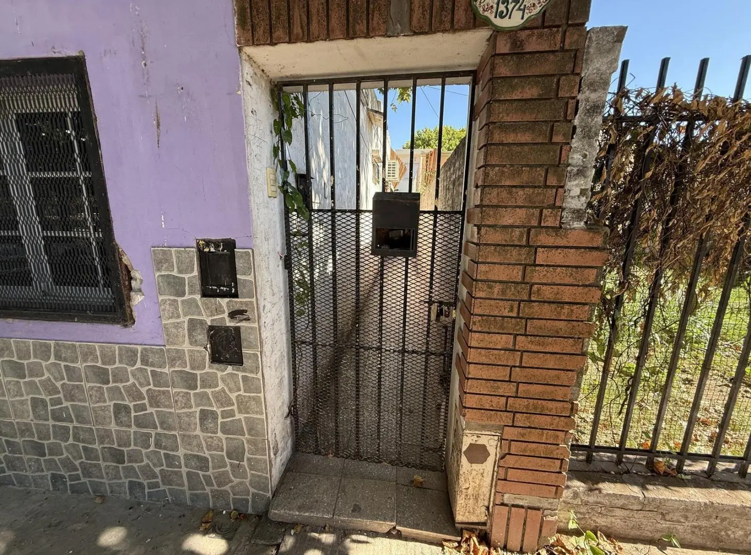 Casa de pasillo 2 dormitorios VENTA - Barrio Sarmiento 3