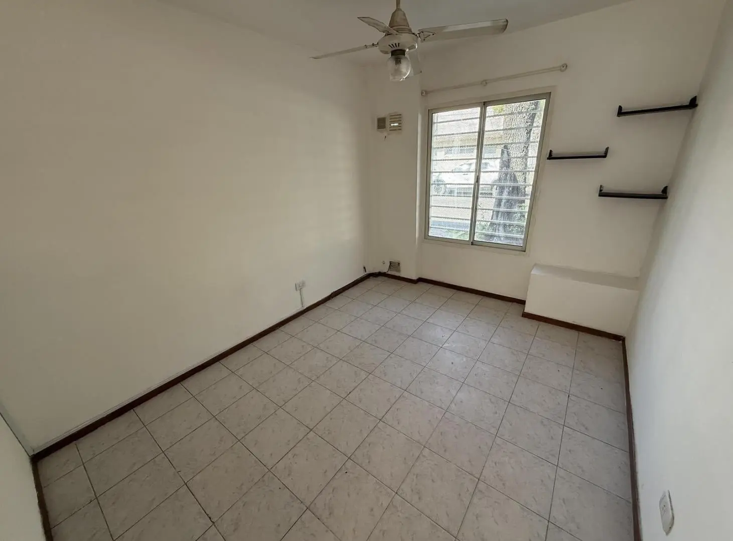 Departamento 1 dormitorio con patio - Luis Agote 4