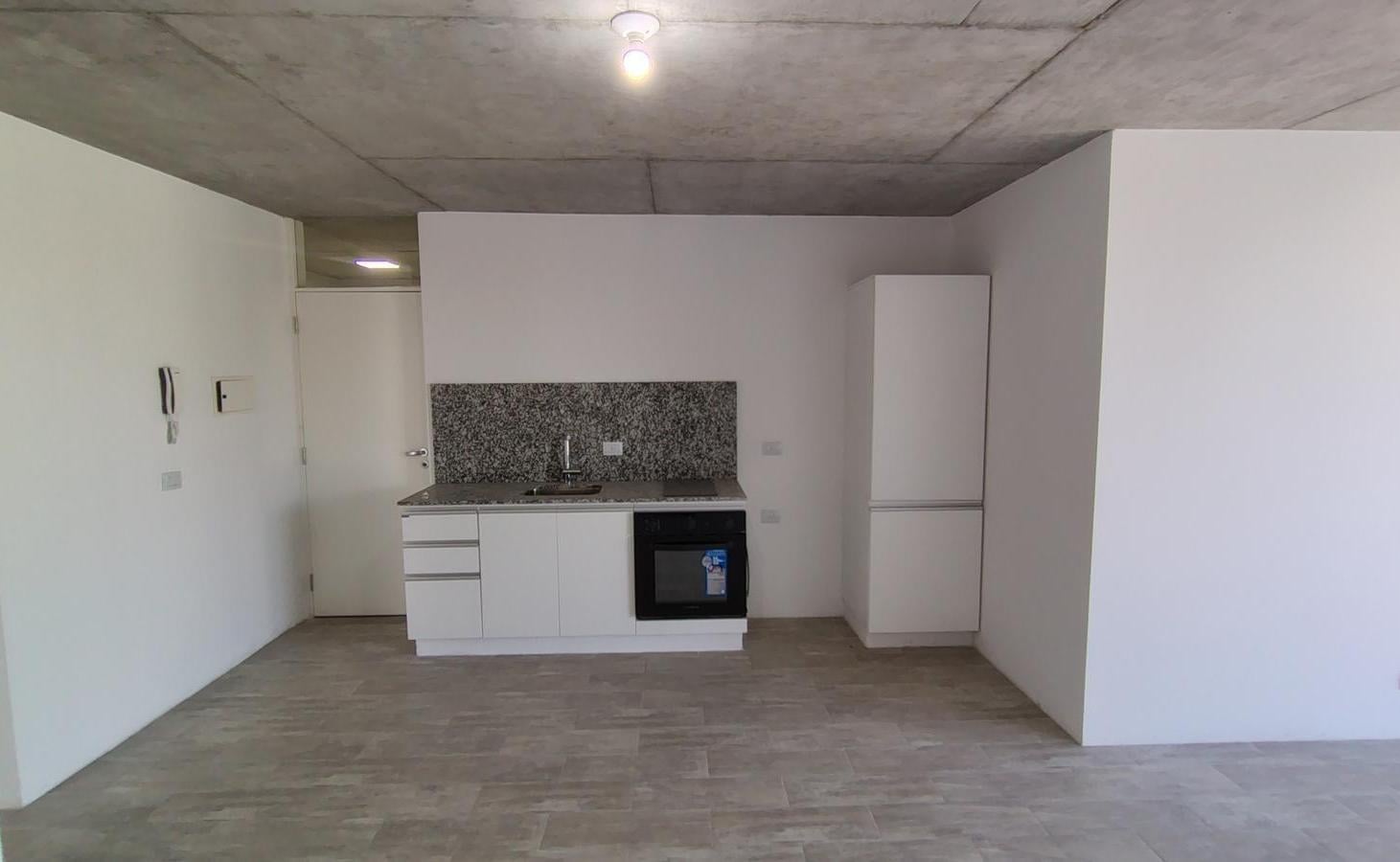 Oficina en alquiler con baño y cocina - Barrio Luis Agote