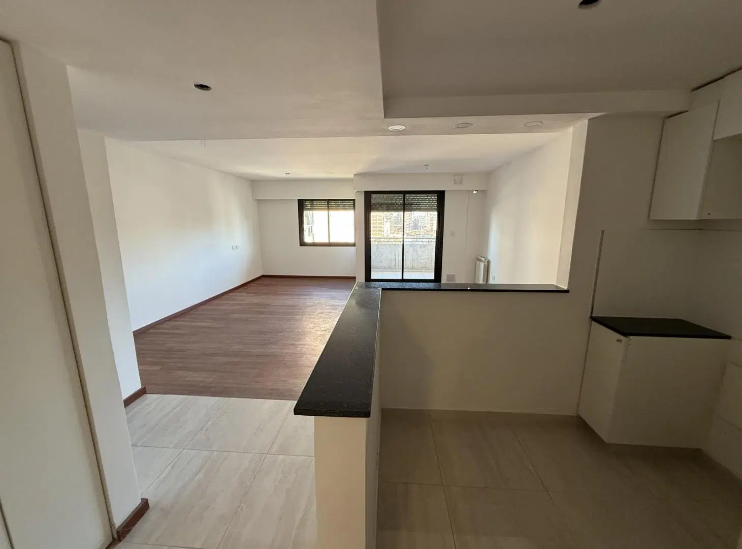 Venta depto 2 dormitorios con cochera - Barrio Martin 4