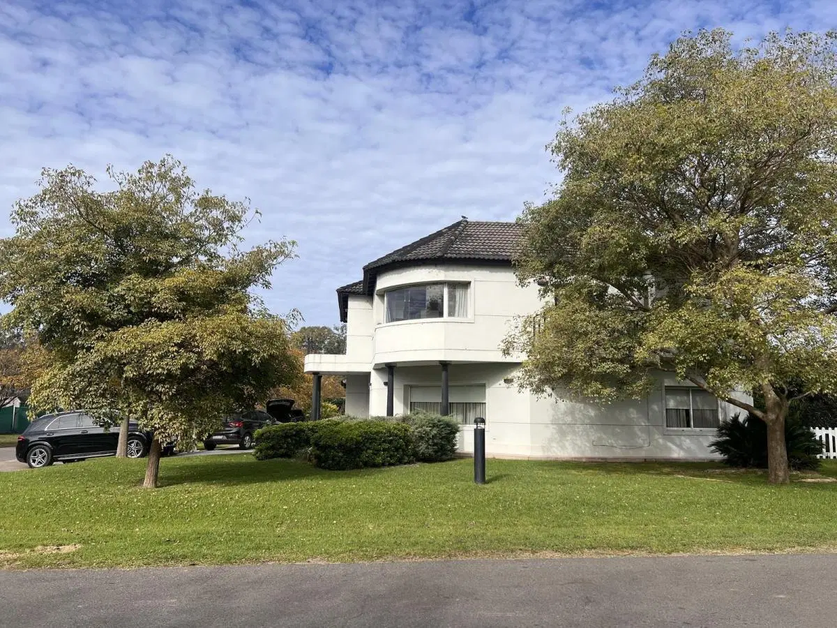 Casa en venta 3 dormitorios en kentucky Funes 2