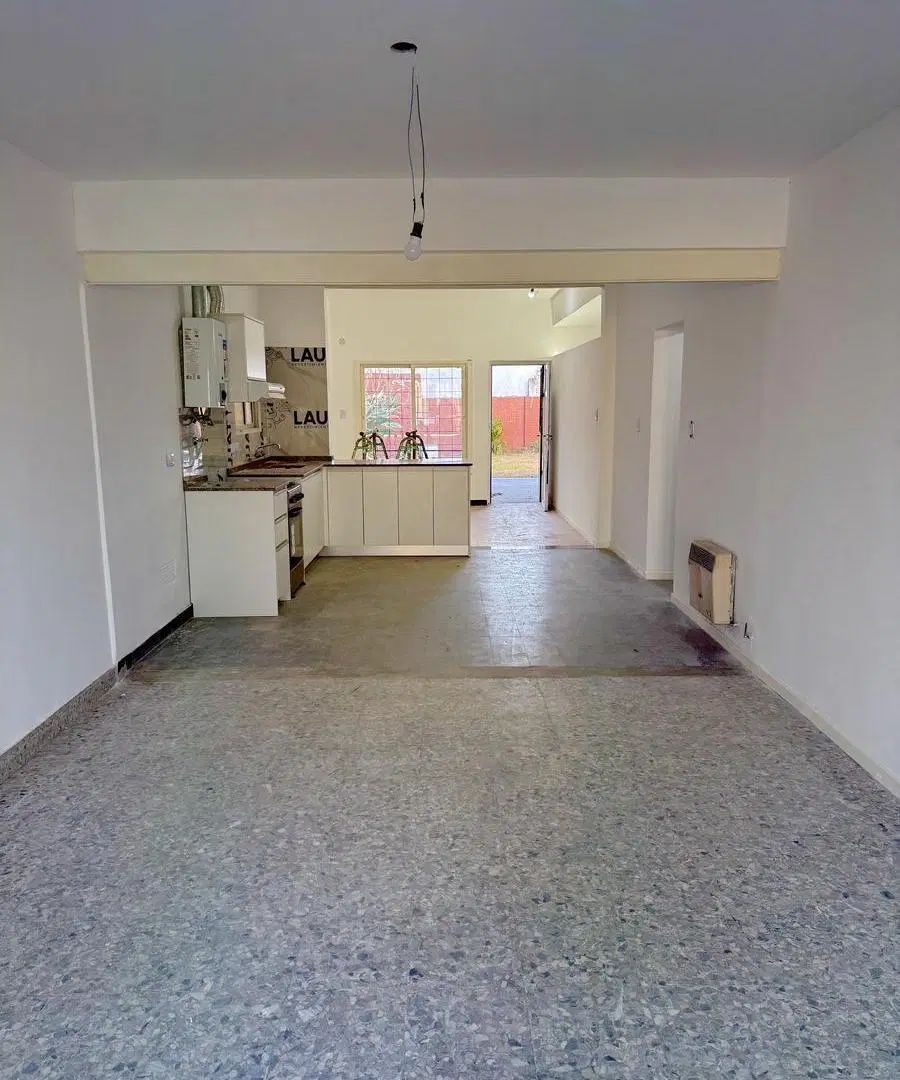 Casa en venta 3 dormitorios - Barrio Sarmiento 8