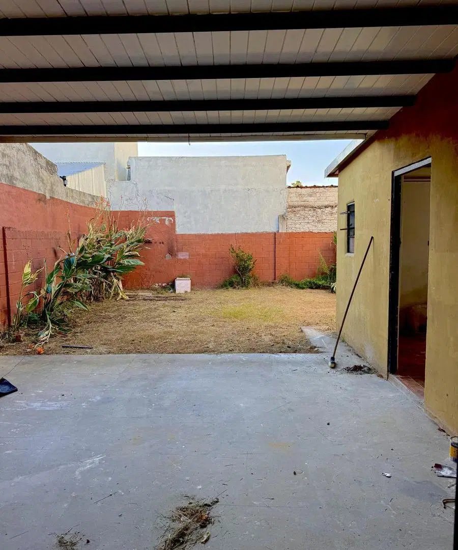 Casa en venta 3 dormitorios - Barrio Sarmiento 2