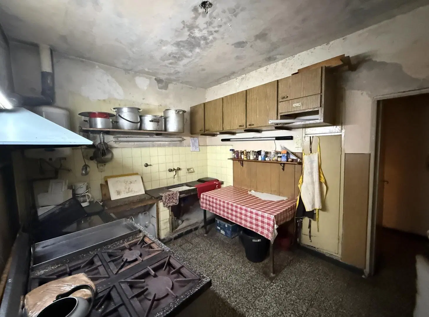 Local en esquina en venta - Barrio Cinco esquinas 5