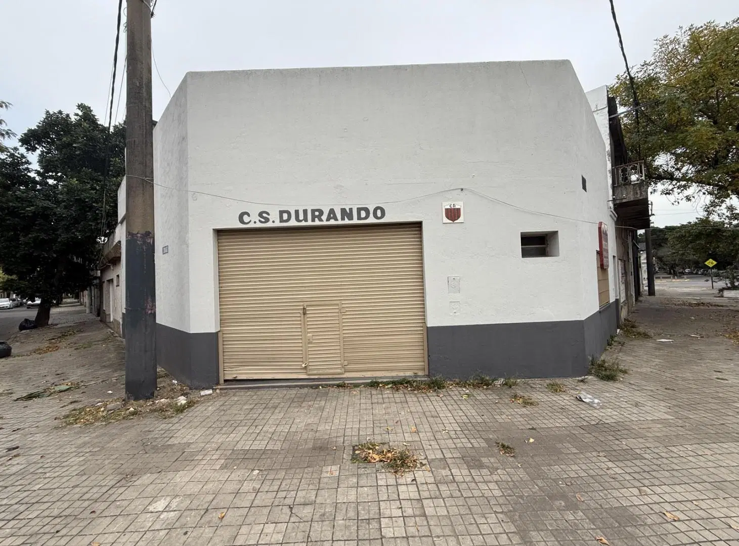 Local en esquina en venta - Barrio Cinco esquinas 8