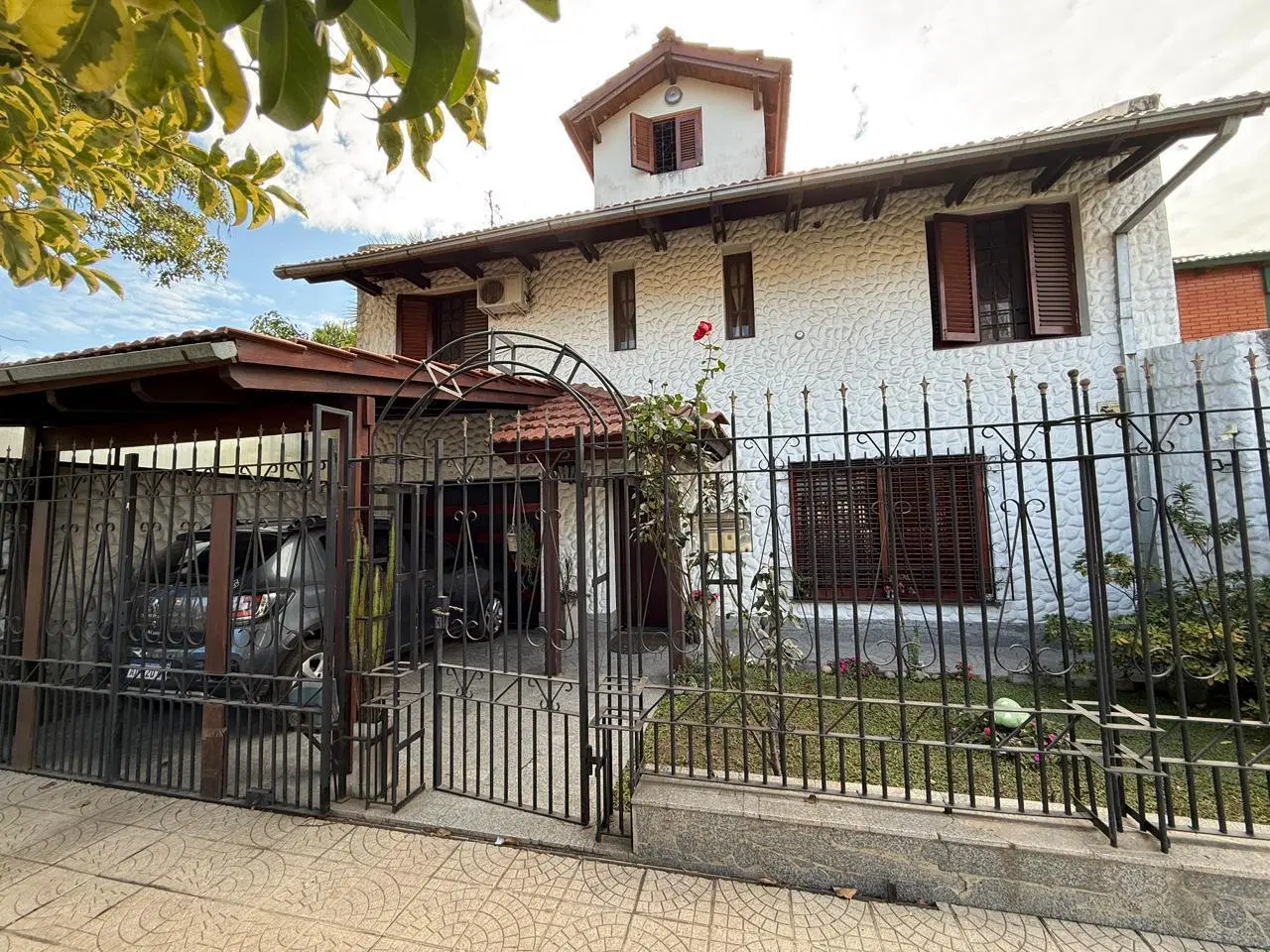 Casa en venta Lomas de Alberdi | 4 Dormitorios | Pileta 1