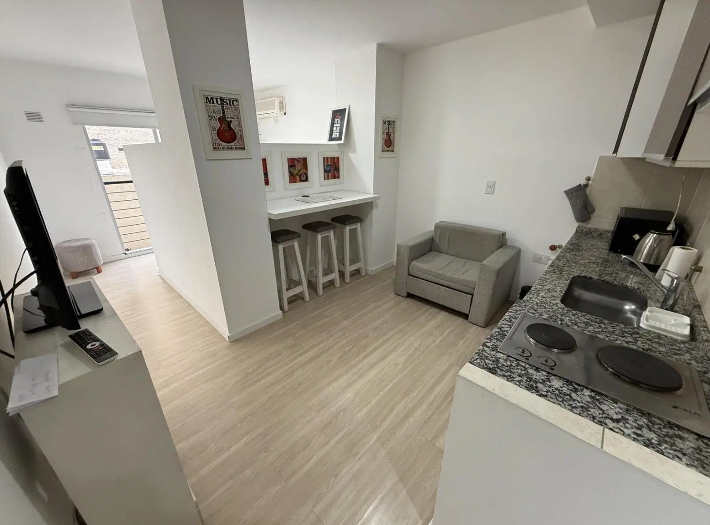 Monoambiente amoblado en alquiler - Barrio Luis Agote 4