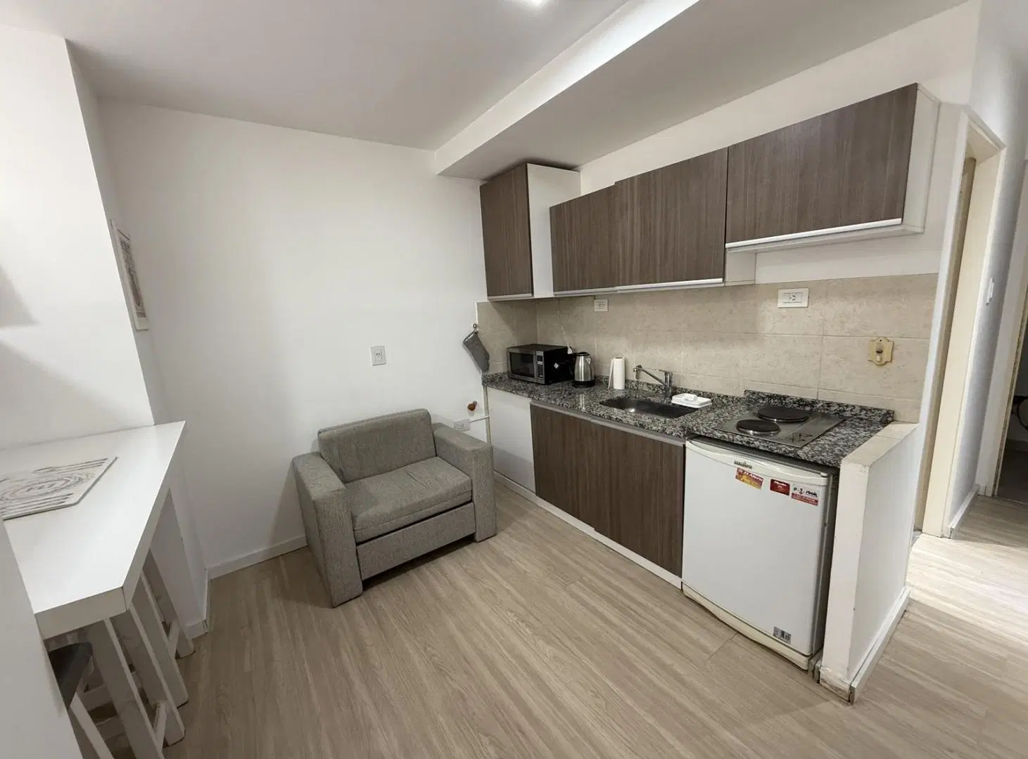 Monoambiente amoblado en alquiler - Barrio Luis Agote 5