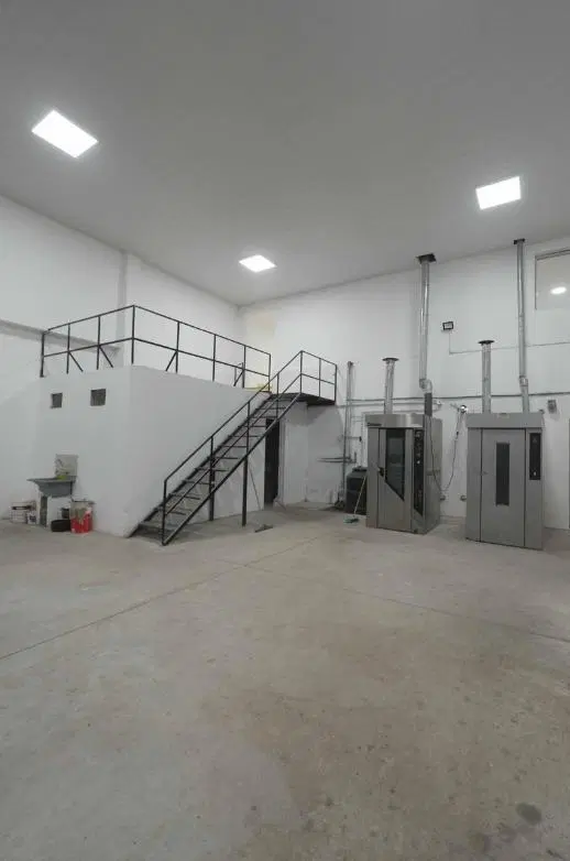 Galpón a estrenar con local  - Barrio Ludueña 4