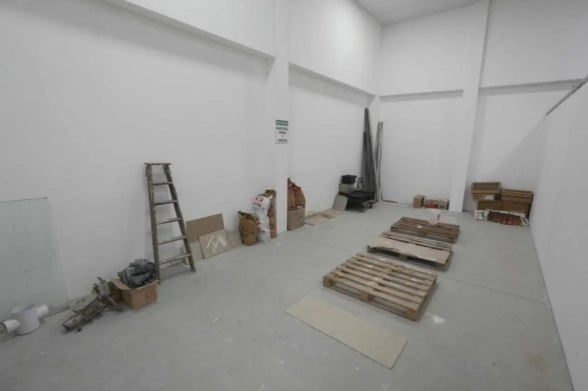 Galpón a estrenar con local  - Barrio Ludueña 5