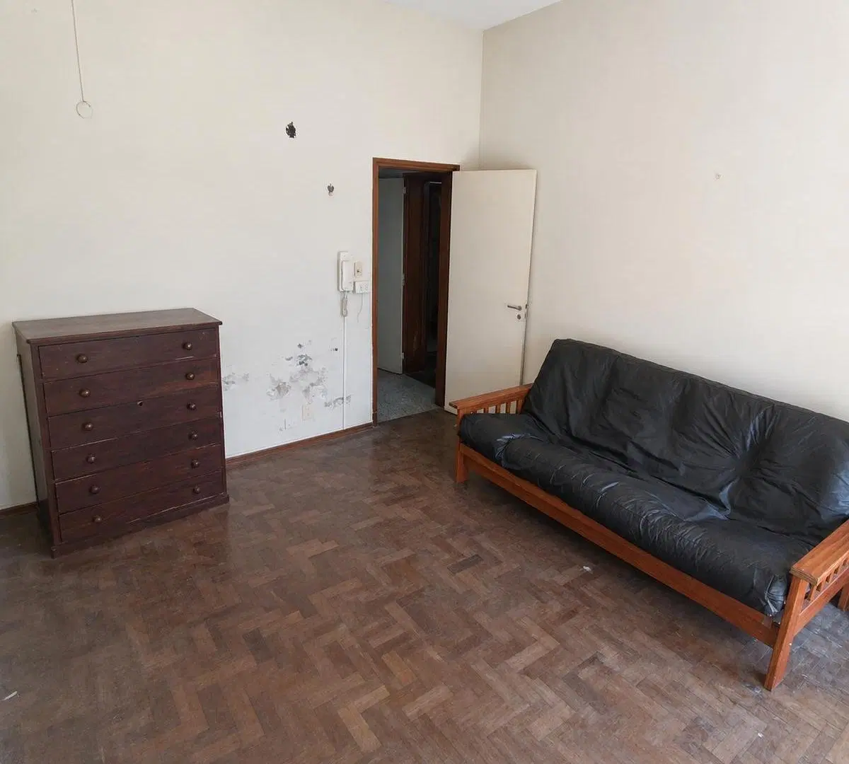 Casa de pasillo 2 dormitorios VENTA - Barrio Lisandro de la Torre 2