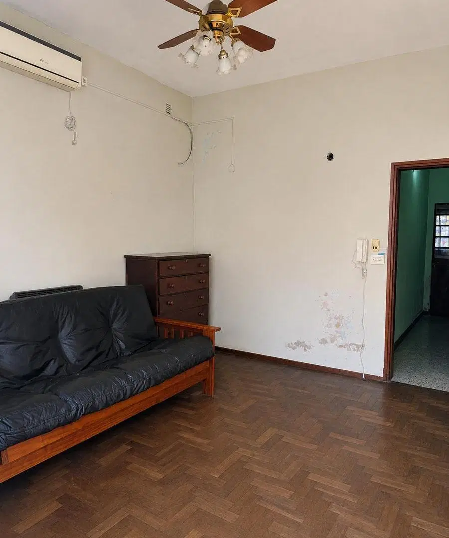 Casa de pasillo 2 dormitorios VENTA - Barrio Lisandro de la Torre 4