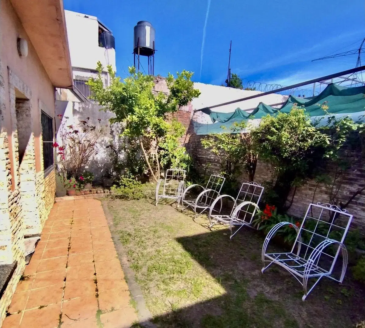 Casa de pasillo 2 dormitorios VENTA - Barrio Lisandro de la Torre 3