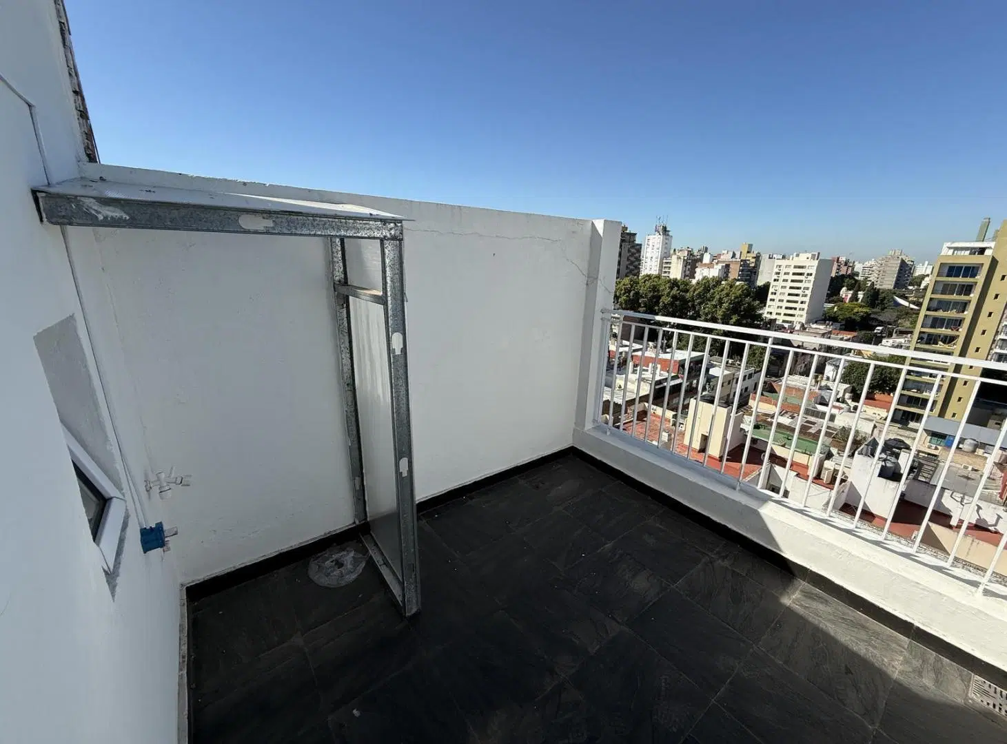 Departamento 1 dormitorio con cochera VENTA - Barrio Luis Agote 5