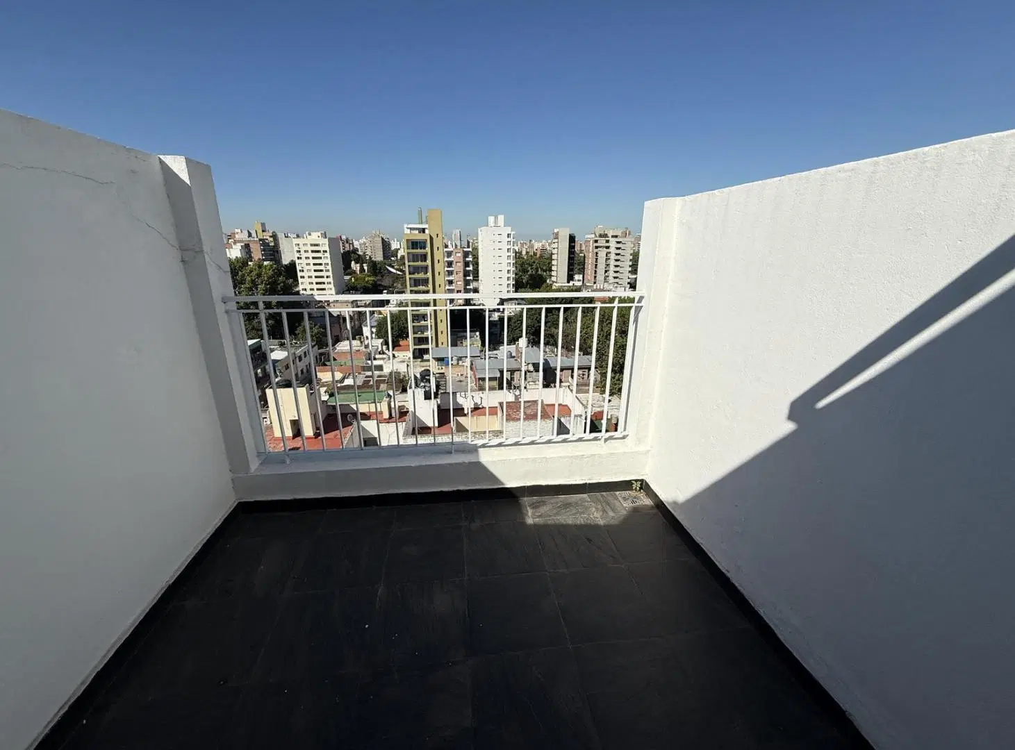 Departamento 1 dormitorio con cochera VENTA - Barrio Luis Agote 2