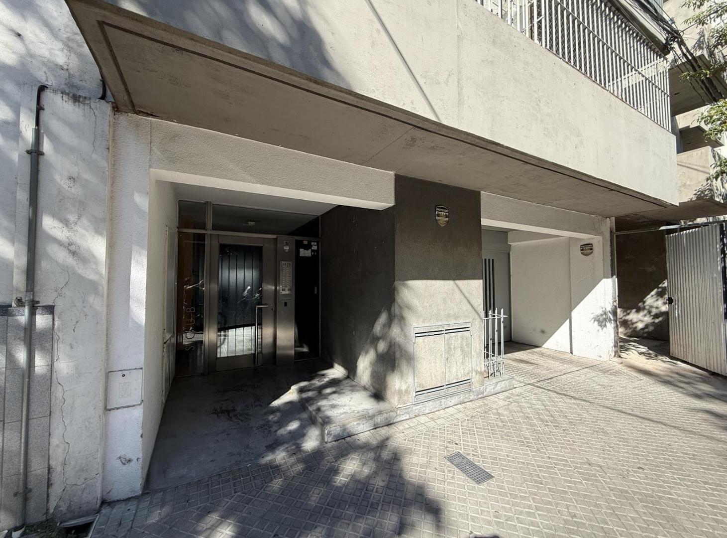 Departamento 1 dormitorio con cochera VENTA - Barrio Luis Agote