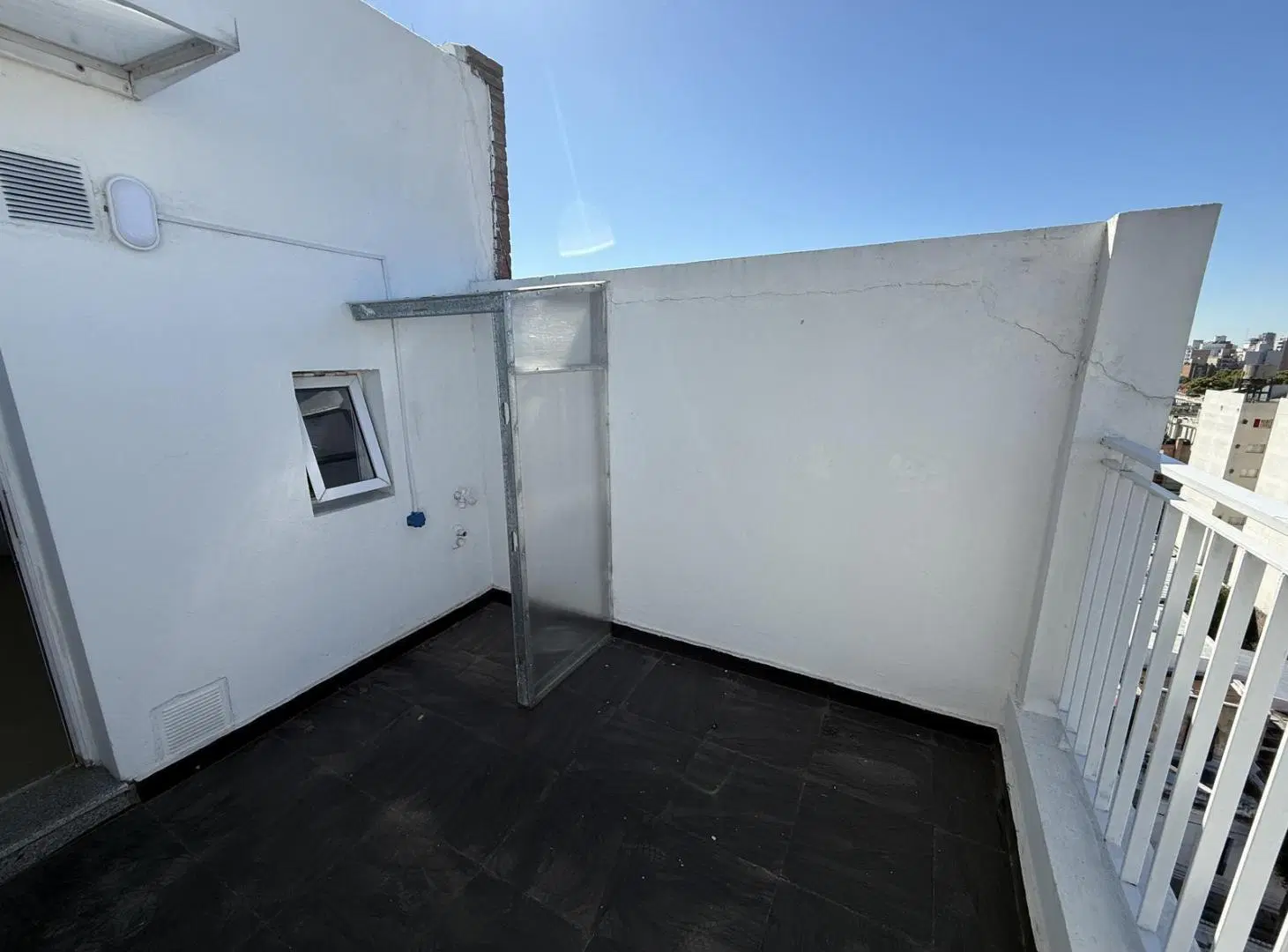 Departamento 1 dormitorio con cochera VENTA - Barrio Luis Agote 3