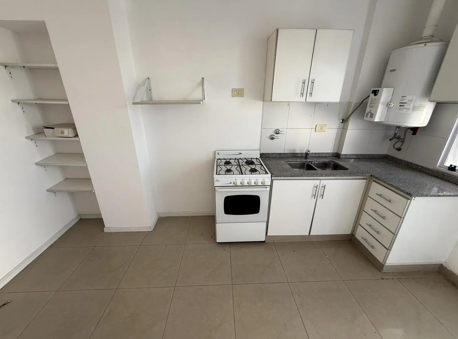 Departamento 1 dormitorio con cochera VENTA - Barrio Luis Agote 1