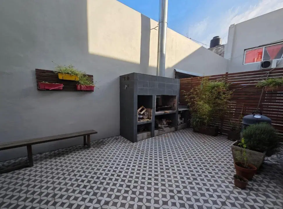 Departamento 2 dormitorios con patio VENTA - Barrio Sarmiento 3