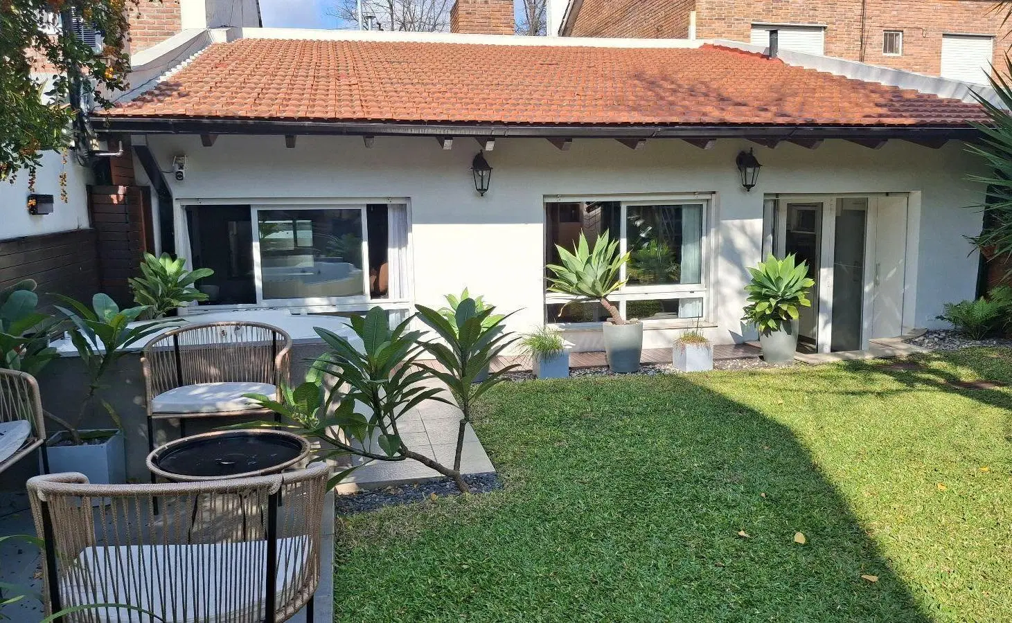 Venta Casa 3 dormitorios, jardín y quincho - Alberdi 5