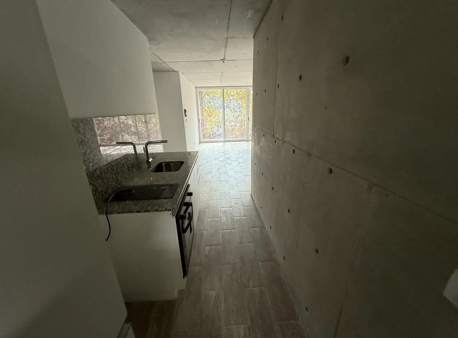 Oficina en alquiler con baño y cocina - Barrio Luis Agote 8