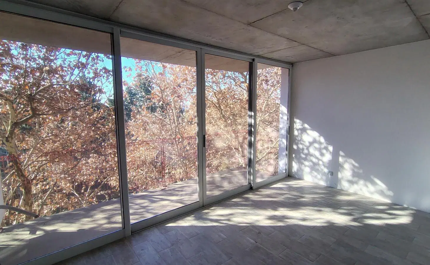 Oficina en alquiler con baño y cocina - Barrio Luis Agote 1