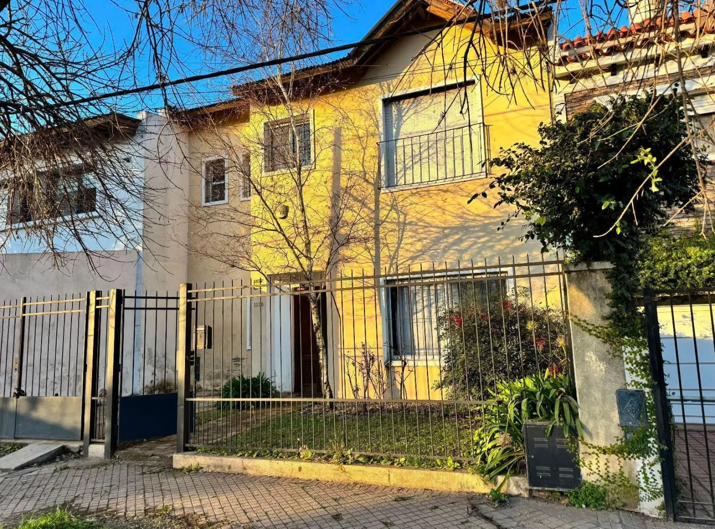 Casa en venta 2 dormitorios, jardín y pileta - Alberdi Río 3