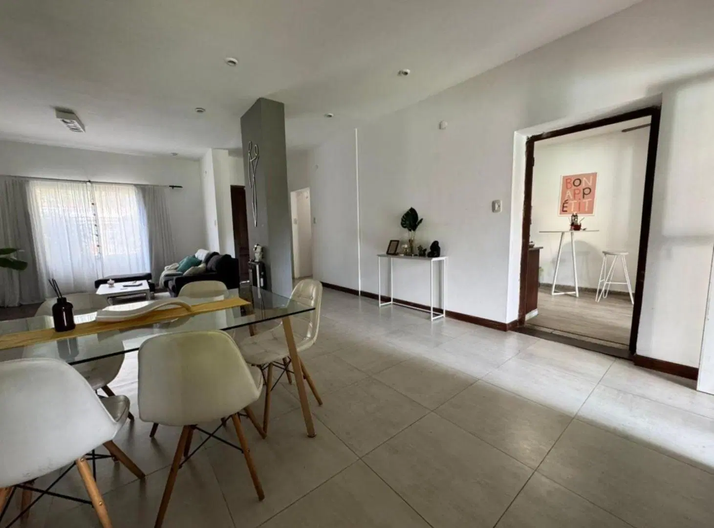 Casa en venta 2 dormitorios, jardín y pileta - Alberdi Río 2