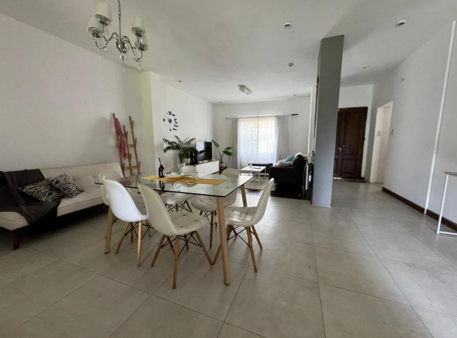 Casa en venta 2 dormitorios, jardín y pileta - Alberdi Río 1