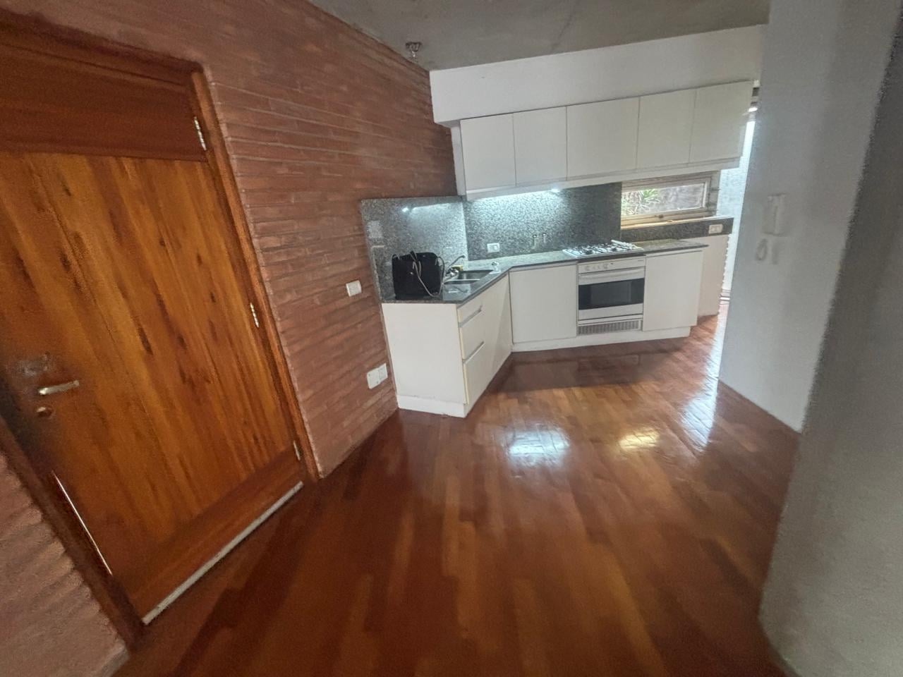 Foto de Alquiler departamento 2 dormitorios con cochera y amenities - Pichincha, imagen 1