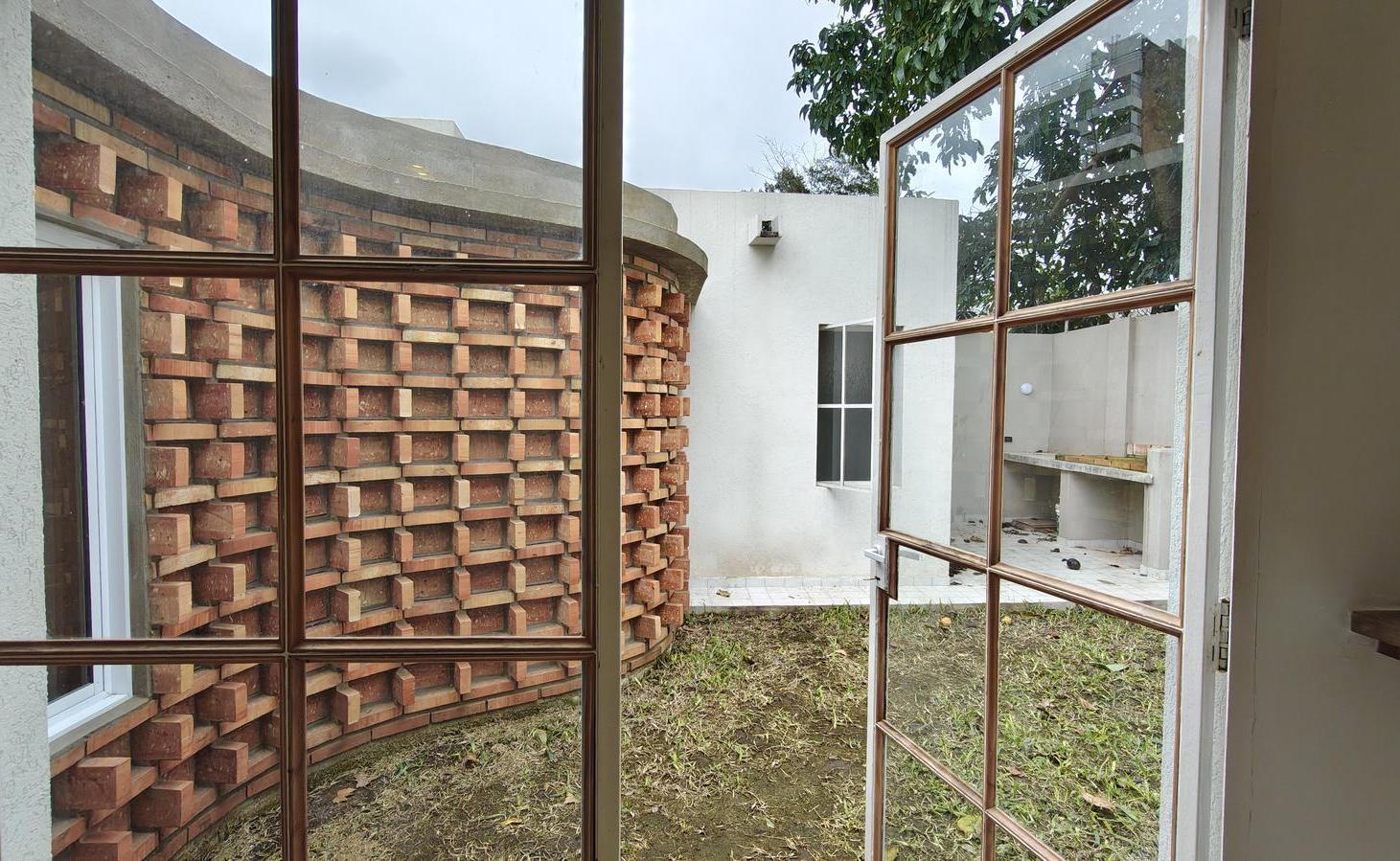 Foto de Venta casa de pasillo reciclada 2 dormitorios con jardín - Arroyito, imagen 5