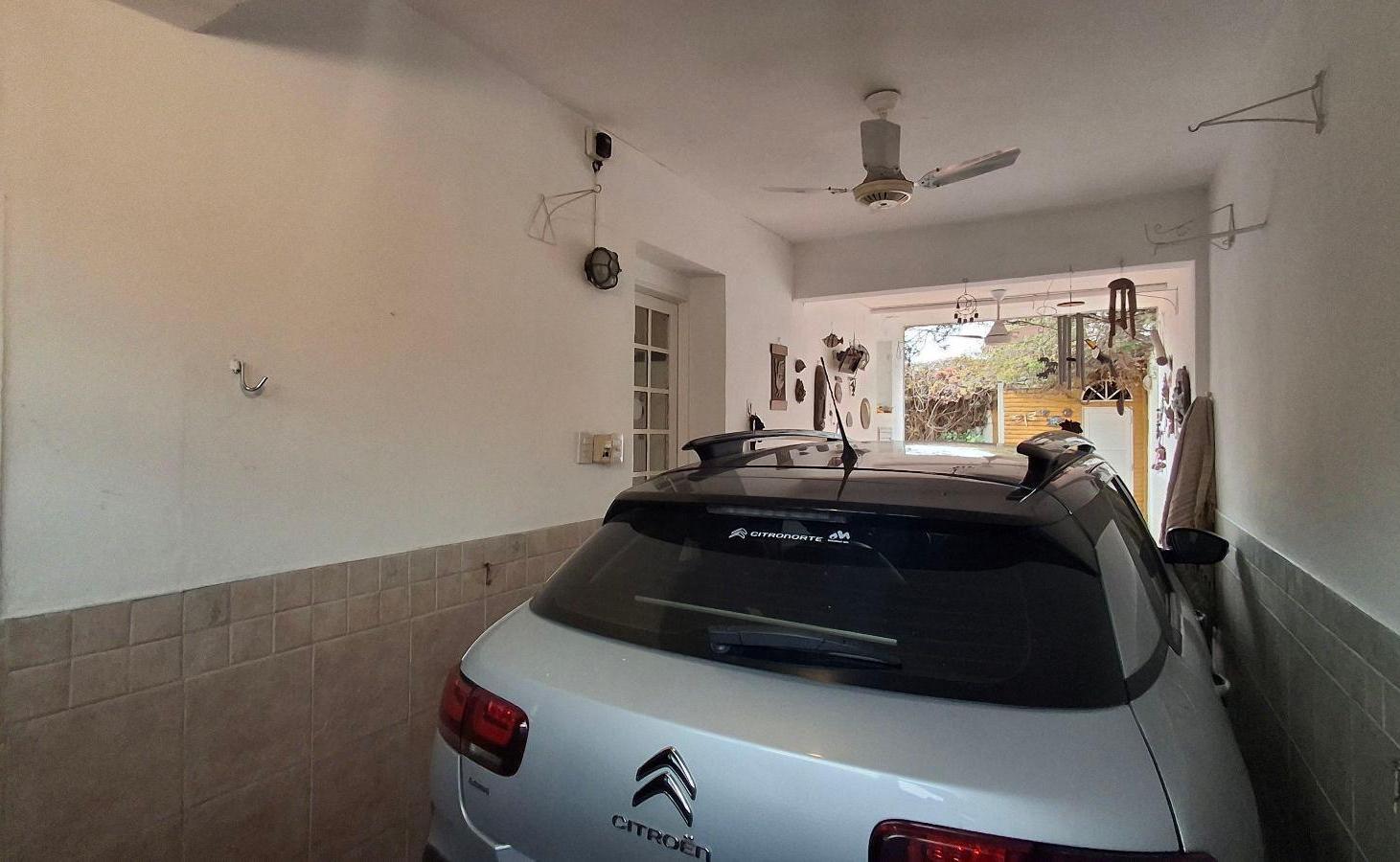 Foto de Casa en venta 4 dormitorios con pileta - Barrio Parque, imagen 4