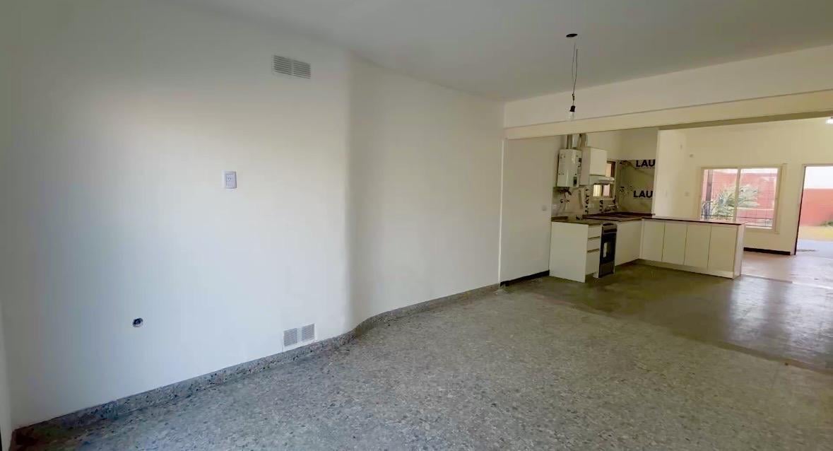 Foto de Casa en venta 3 dormitorios - Barrio Sarmiento, imagen 2