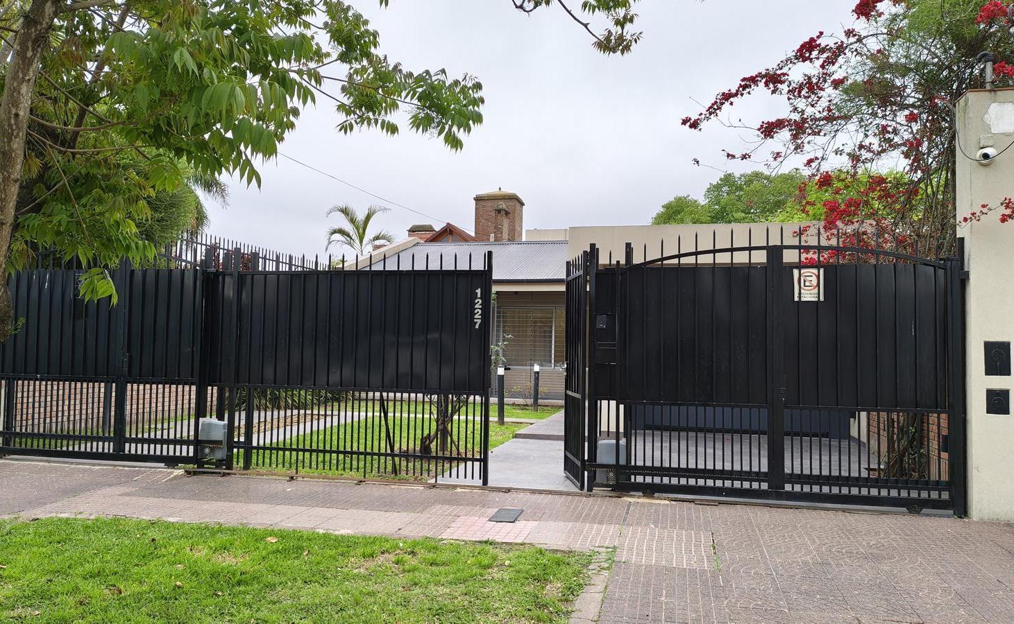 Foto de Venta Casa 3 dormitorios reciclada con jardín y pileta - Alberdi río, imagen 2