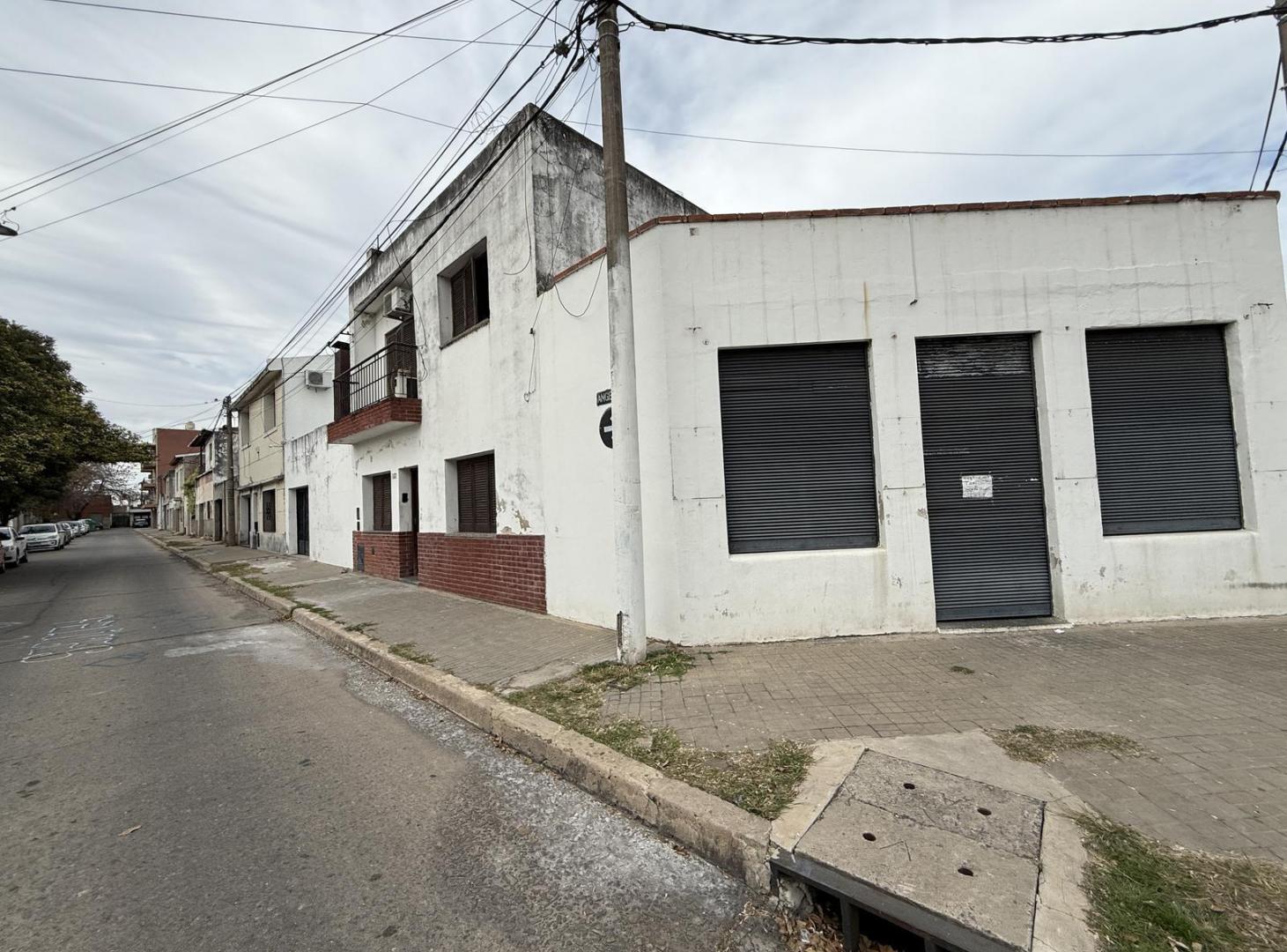 Foto de Casa 3 dormitorios con local en venta - Barrio Ludueña, imagen 3