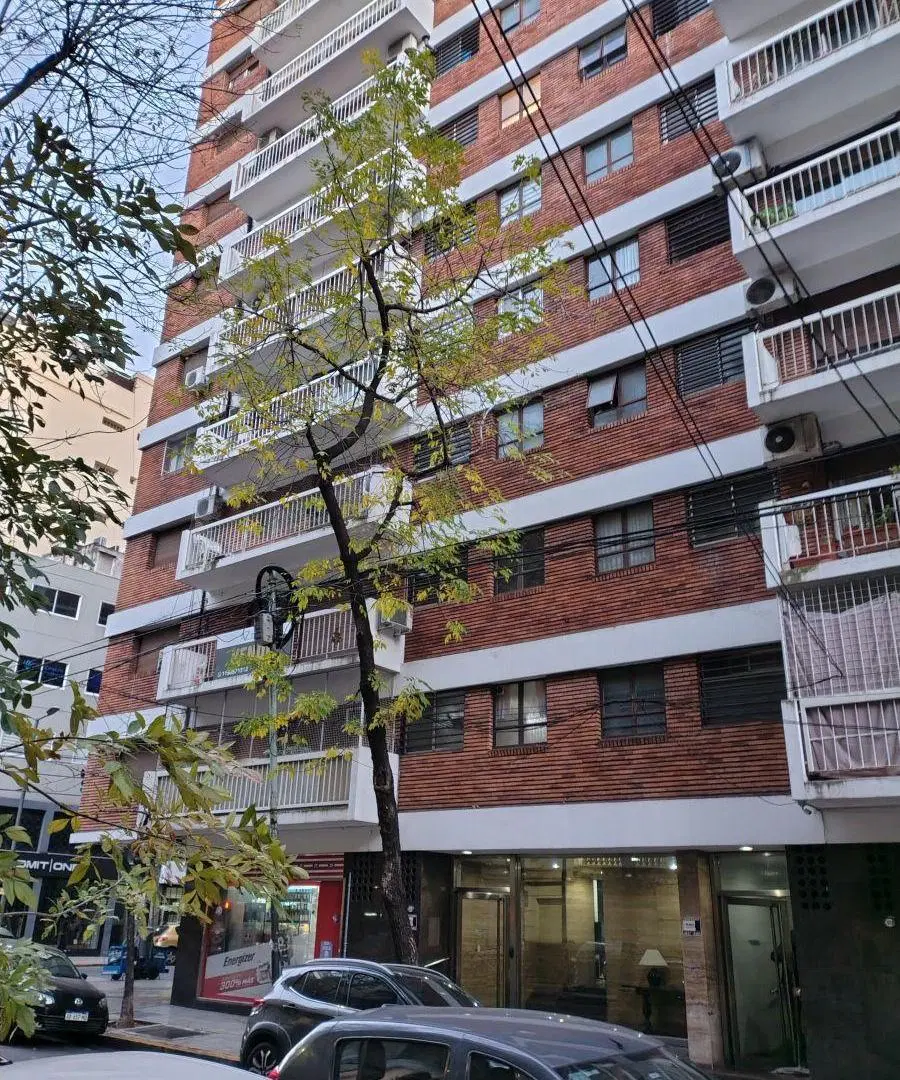 Departamento de 73 m² con 2 dormitorios y dependencia en venta en Barrio Norte 4