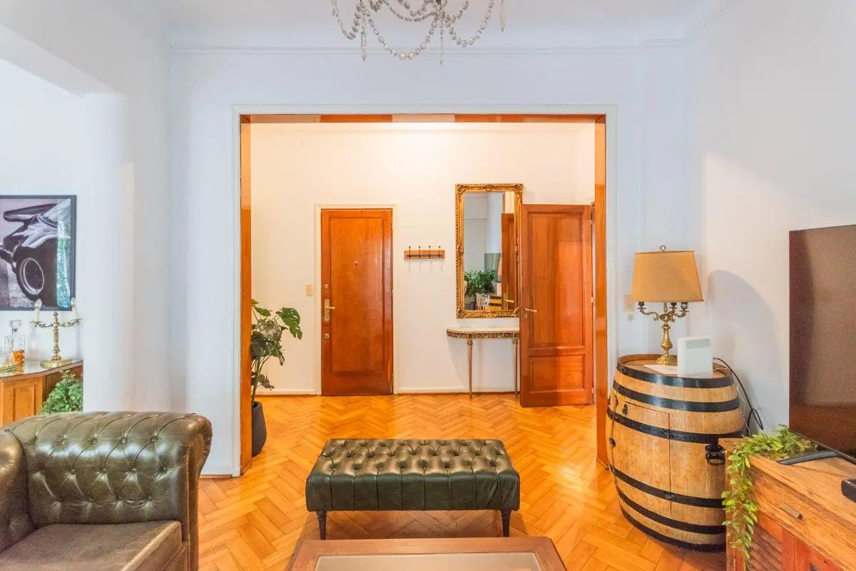 EXCELENTE DEPARTAMENTO 3 AMBINETES CON DEPENDENCIA 1